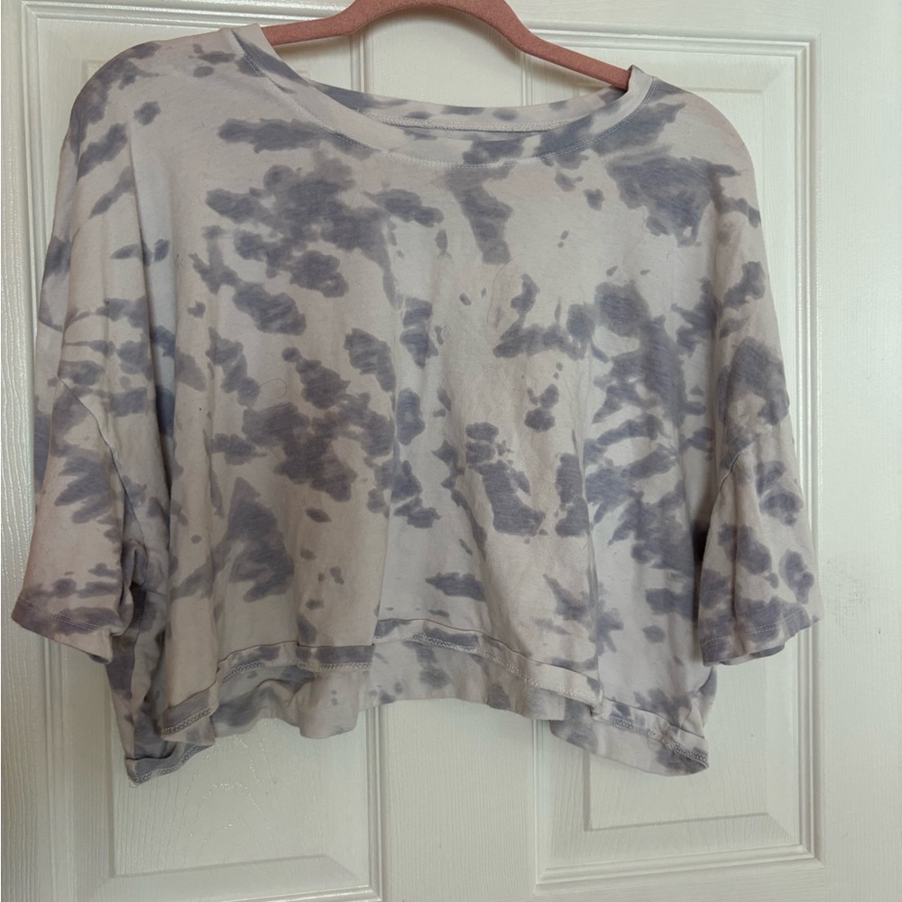 Hollister White and Gray Tie-Dye Crop Top